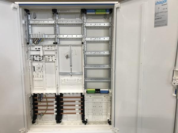 Hager Zählerschrank 1x eHZ Zählerfeld + 1x 3.HZ- TSG + 1x Verteilerfeld mit APZ-Raum ZB33S (inkl. Datenschnittstelle und RJ45-Buchse)